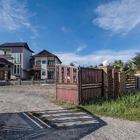 Nurbayu Chalet, Kemaman クアンタン エクステリア 写真