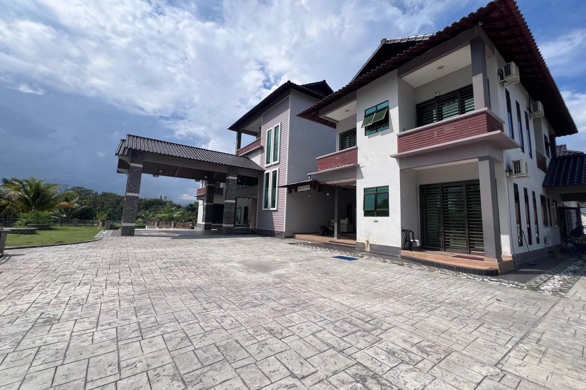 Nurbayu Chalet, Kemaman クアンタン エクステリア 写真