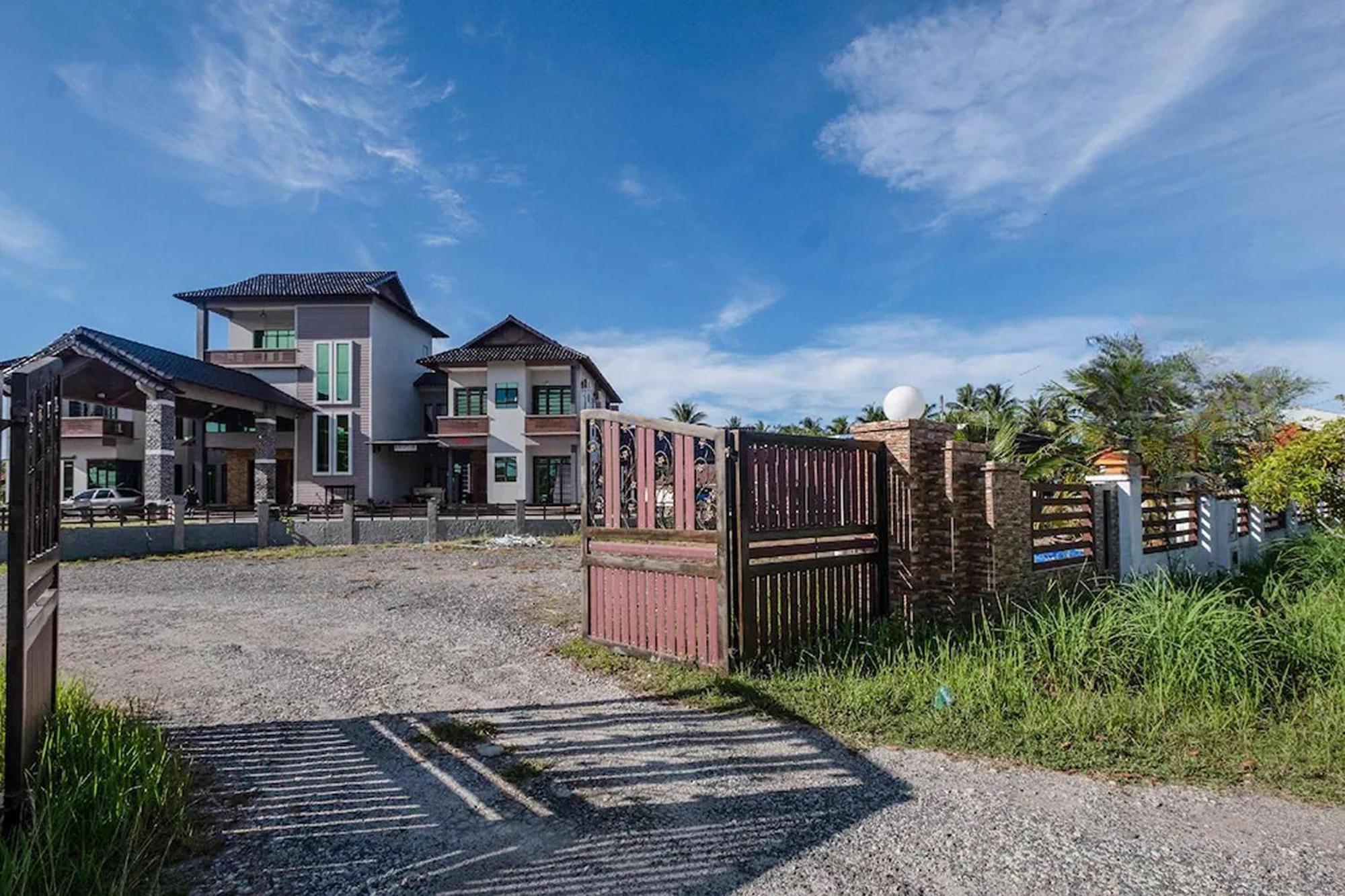 Nurbayu Chalet, Kemaman クアンタン エクステリア 写真
